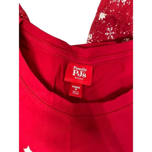 Macy Women's Red Family PJs‎ Matching Merry Snowflake Pajama Set Size Medium - Picture 4 of 6
